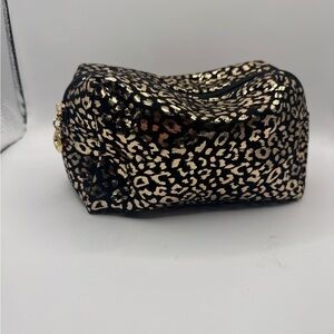 ✨ NWOT Black & Gold Leopard Print Women’s Zipper Pouch ✨